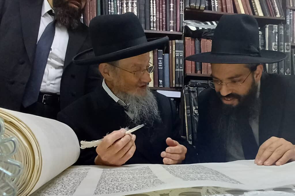 ירושלים: מעמד הכנסת ספר תורה לישיבת אהל תורה