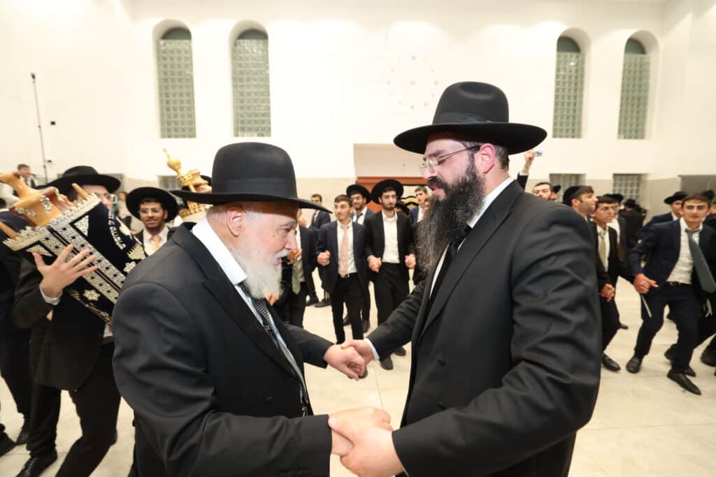 ירושלים: מעמד הכנסת ספר תורה לישיבת אהל תורה