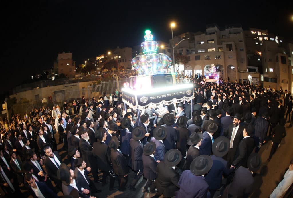 ירושלים: מעמד הכנסת ספר תורה לישיבת אהל תורה