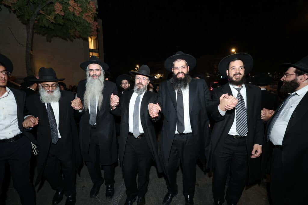 ירושלים: מעמד הכנסת ספר תורה לישיבת אהל תורה