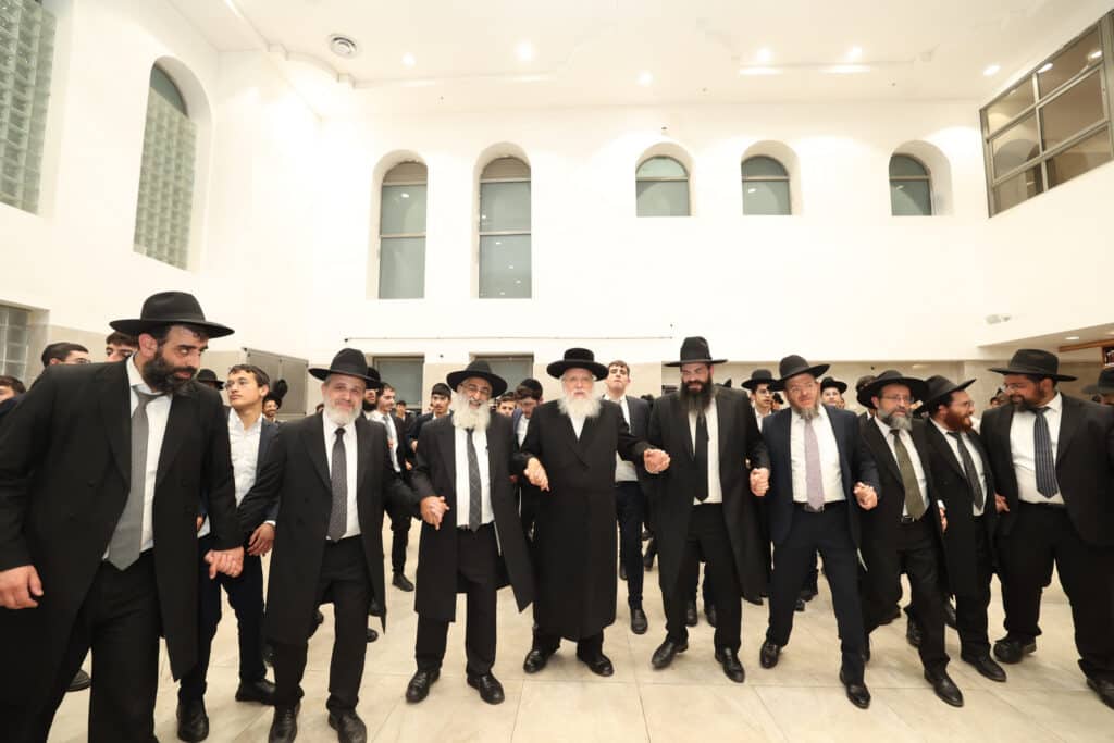 ירושלים: מעמד הכנסת ספר תורה לישיבת אהל תורה