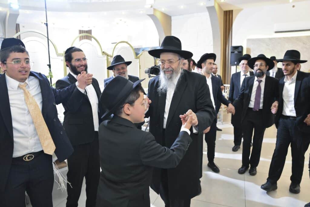 רבנים ואישי ציבור השתתפו בבר מצוה לבנו של הגר"ע צדוק