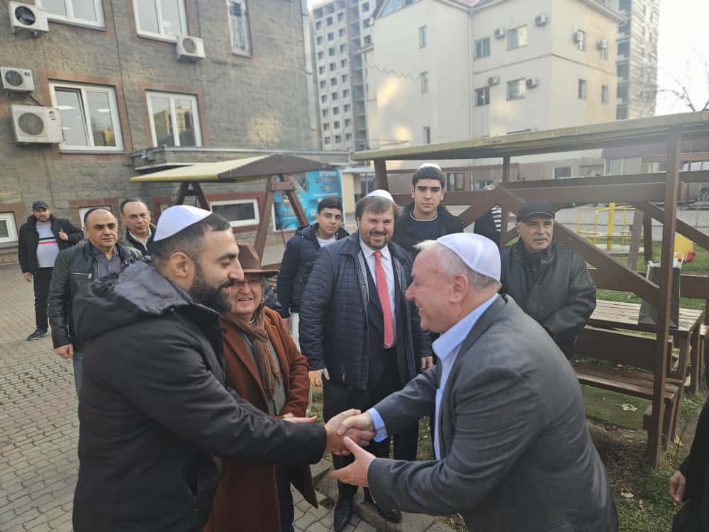 השר אמסלם במדינה המוסלמית: הסכמים וביקור בחב"ד השר אמסלם במדינה המוסלמית: הסכמים וביקור בחב"ד