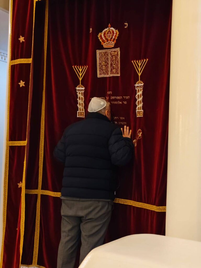 השר אמסלם במדינה המוסלמית: הסכמים וביקור בחב"ד השר אמסלם במדינה המוסלמית: הסכמים וביקור בחב"ד