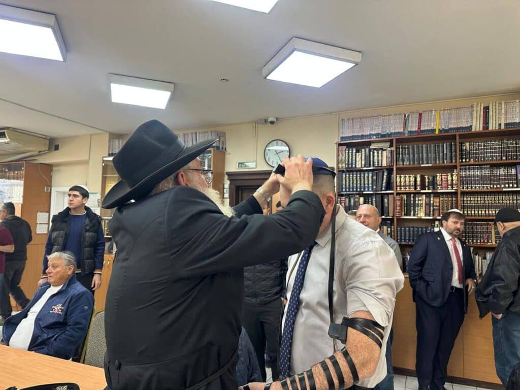 השר אמסלם במדינה המוסלמית: הסכמים וביקור בחב"ד השר אמסלם במדינה המוסלמית: הסכמים וביקור בחב"ד