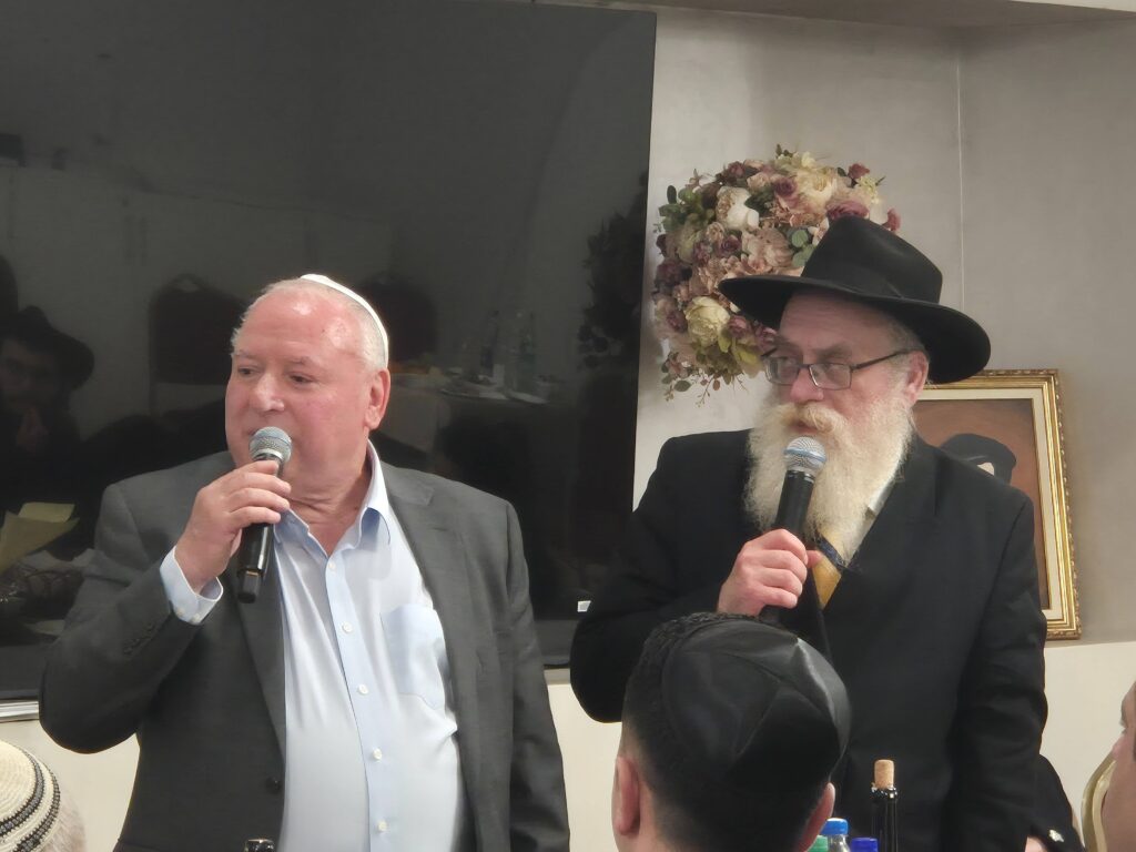 השר אמסלם במדינה המוסלמית: הסכמים וביקור בחב"ד השר אמסלם במדינה המוסלמית: הסכמים וביקור בחב"ד