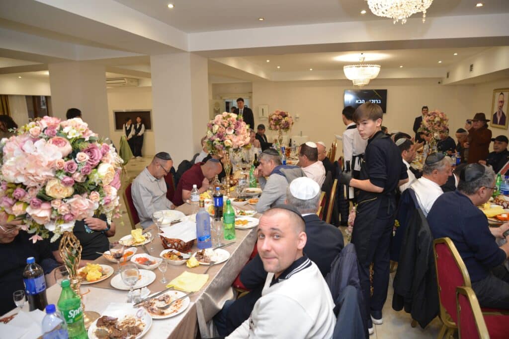 השר אמסלם במדינה המוסלמית: הסכמים וביקור בחב"ד השר אמסלם במדינה המוסלמית: הסכמים וביקור בחב"ד