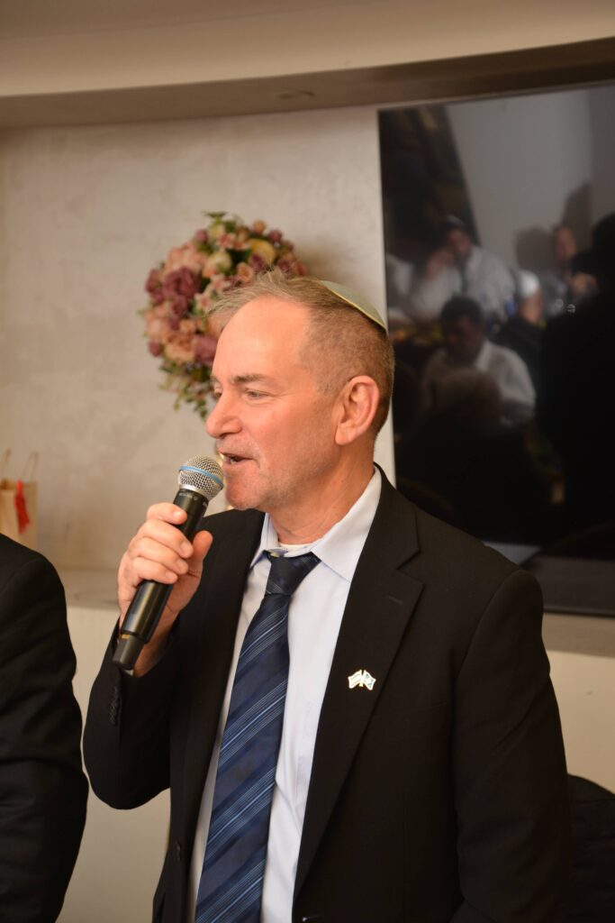 השר אמסלם במדינה המוסלמית: הסכמים וביקור בחב"ד השר אמסלם במדינה המוסלמית: הסכמים וביקור בחב"ד