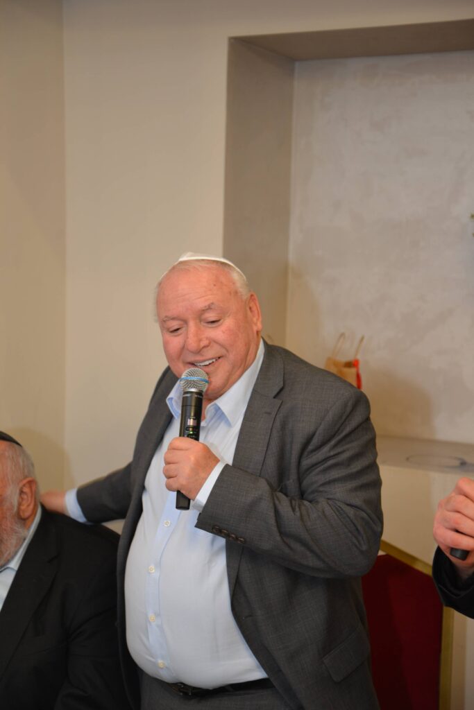 השר אמסלם במדינה המוסלמית: הסכמים וביקור בחב"ד השר אמסלם במדינה המוסלמית: הסכמים וביקור בחב"ד