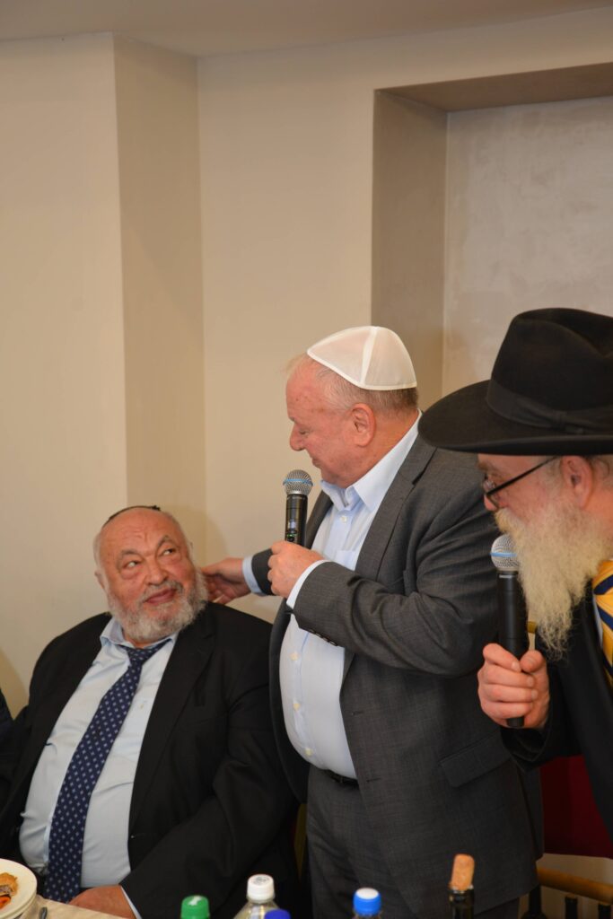 השר אמסלם במדינה המוסלמית: הסכמים וביקור בחב"ד השר אמסלם במדינה המוסלמית: הסכמים וביקור בחב"ד