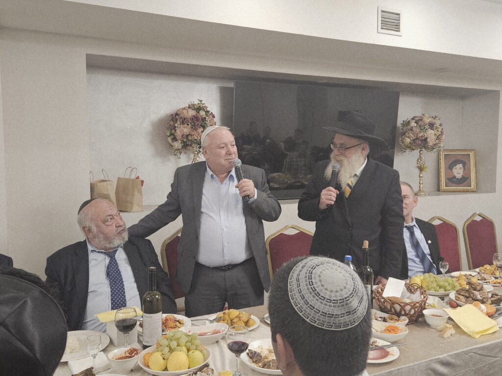 השר אמסלם במדינה המוסלמית: הסכמים וביקור בחב"ד השר אמסלם במדינה המוסלמית: הסכמים וביקור בחב"ד