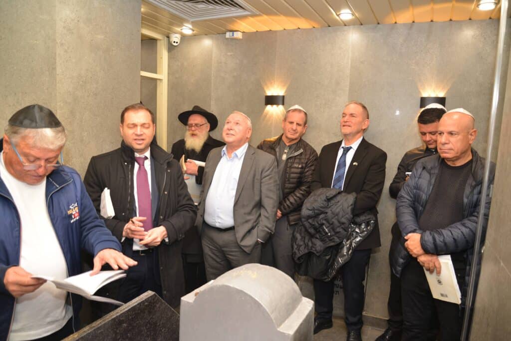 השר אמסלם במדינה המוסלמית: הסכמים וביקור בחב"ד השר אמסלם במדינה המוסלמית: הסכמים וביקור בחב"ד