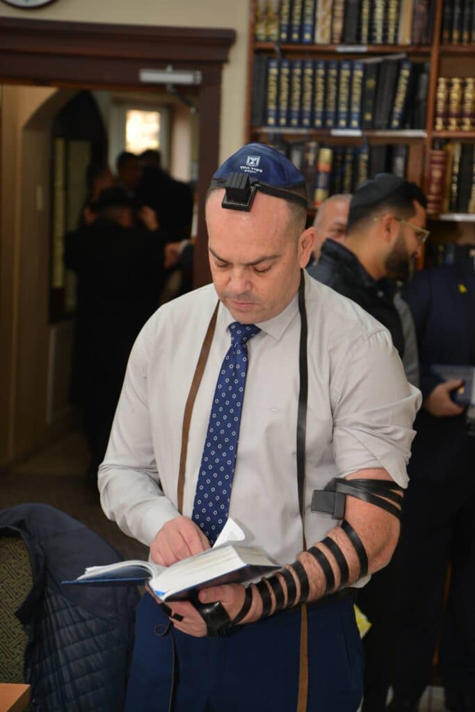 השר אמסלם במדינה המוסלמית: הסכמים וביקור בחב"ד השר אמסלם במדינה המוסלמית: הסכמים וביקור בחב"ד