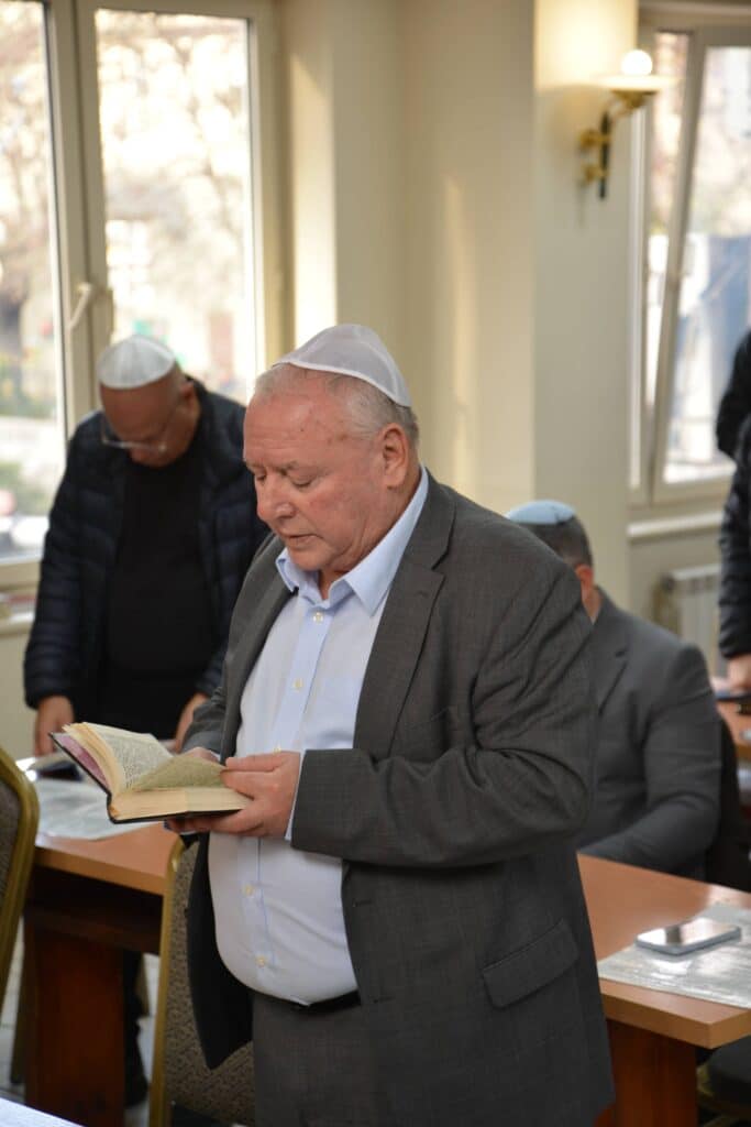 השר אמסלם במדינה המוסלמית: הסכמים וביקור בחב"ד השר אמסלם במדינה המוסלמית: הסכמים וביקור בחב"ד