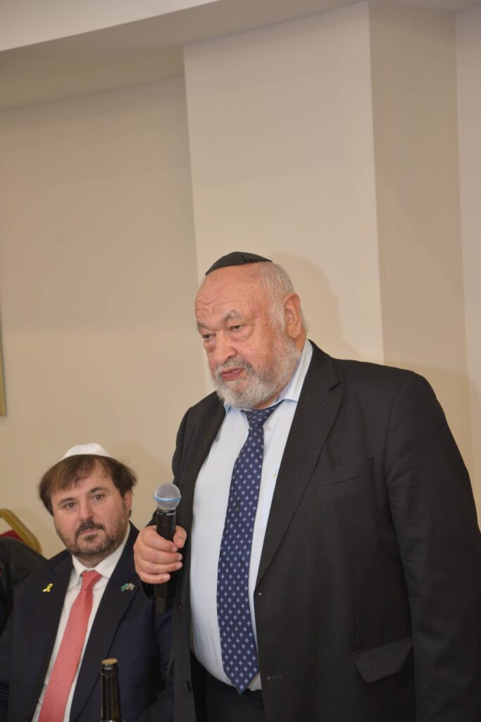 השר אמסלם במדינה המוסלמית: הסכמים וביקור בחב"ד השר אמסלם במדינה המוסלמית: הסכמים וביקור בחב"ד