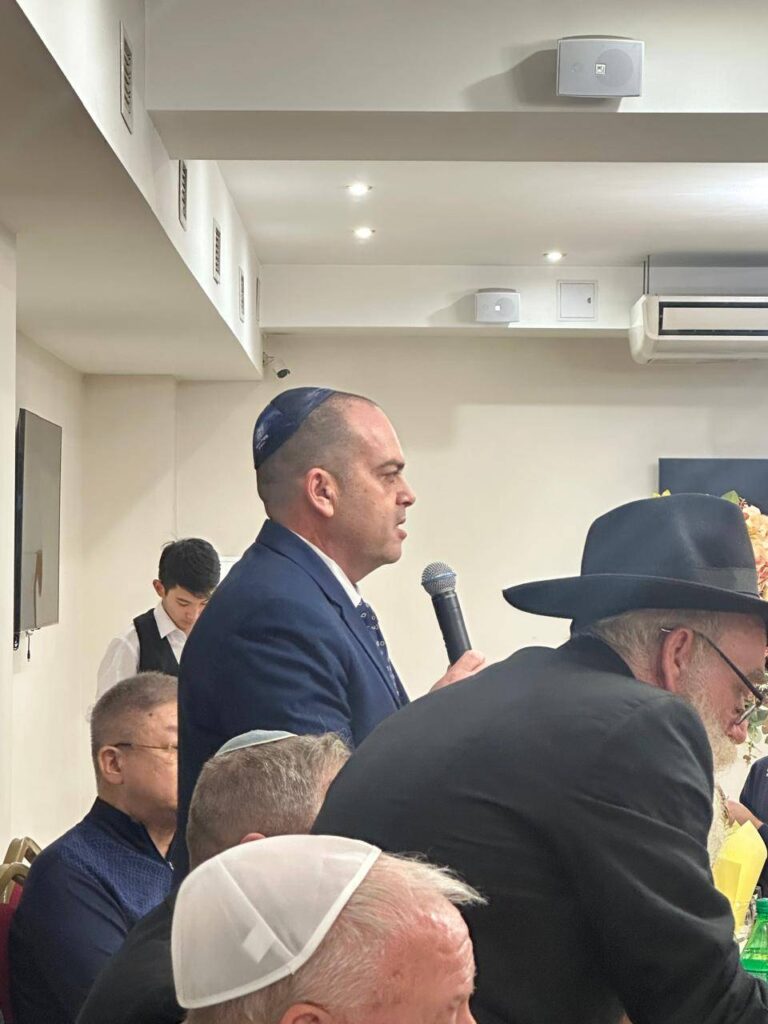 השר אמסלם במדינה המוסלמית: הסכמים וביקור בחב"ד השר אמסלם במדינה המוסלמית: הסכמים וביקור בחב"ד