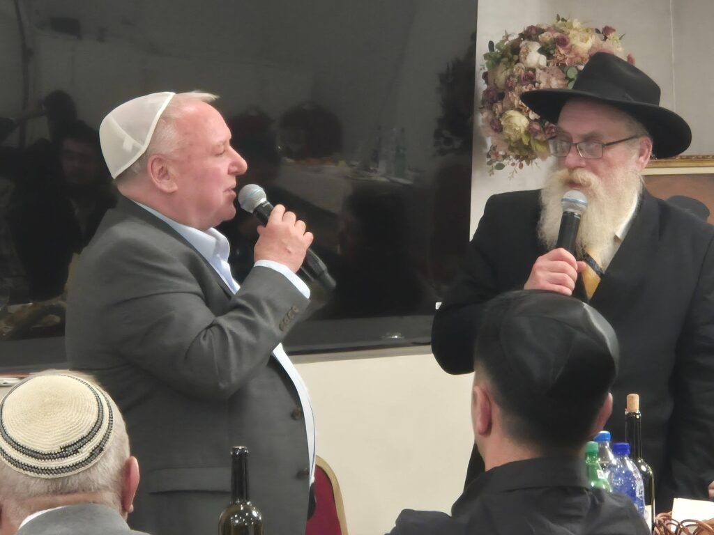 השר אמסלם במדינה המוסלמית: הסכמים וביקור בחב"ד השר אמסלם במדינה המוסלמית: הסכמים וביקור בחב"ד