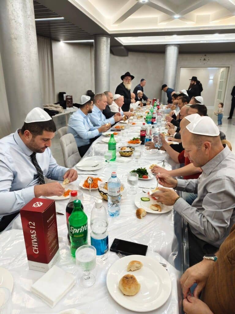 השר אמסלם במדינה המוסלמית: הסכמים וביקור בחב"ד השר אמסלם במדינה המוסלמית: הסכמים וביקור בחב"ד