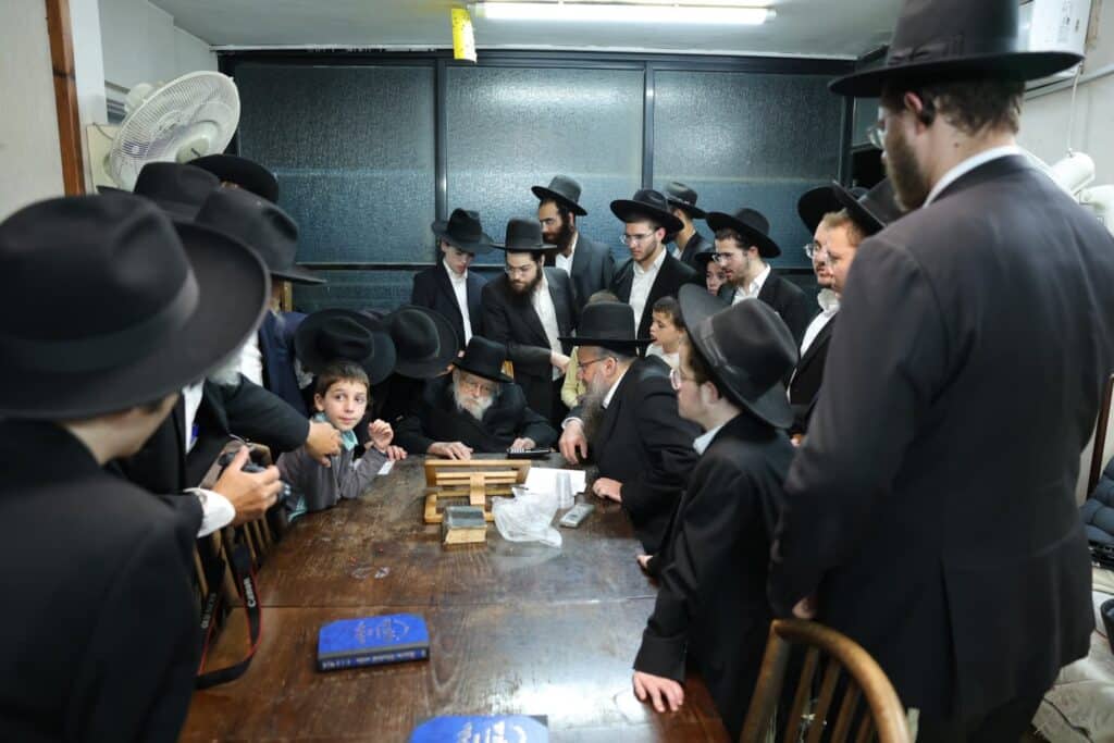 האחיין האחרון: הגאון רבי מאיר גריינמן ערך יארצייט לדודו