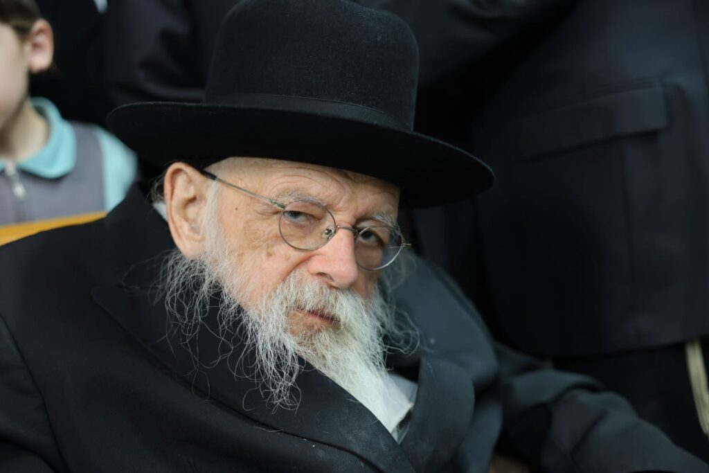 האחיין האחרון: הגאון רבי מאיר גריינמן ערך יארצייט לדודו האחיין האחרון: הגאון רבי מאיר גריינמן ערך יארצייט לדודו