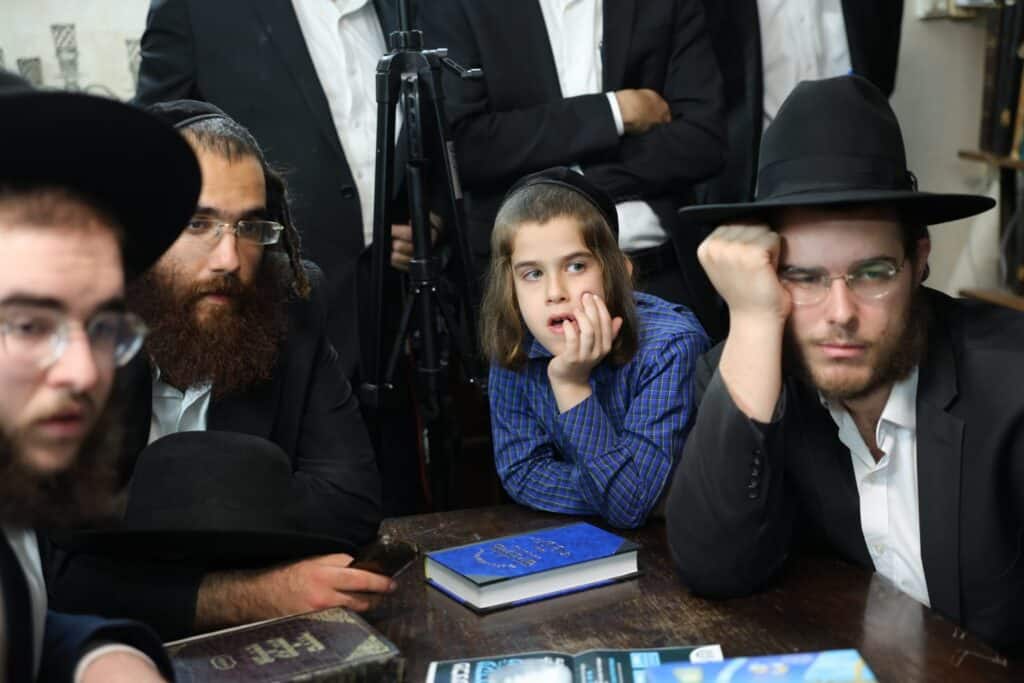 האחיין האחרון: הגאון רבי מאיר גריינמן ערך יארצייט לדודו האחיין האחרון: הגאון רבי מאיר גריינמן ערך יארצייט לדודו