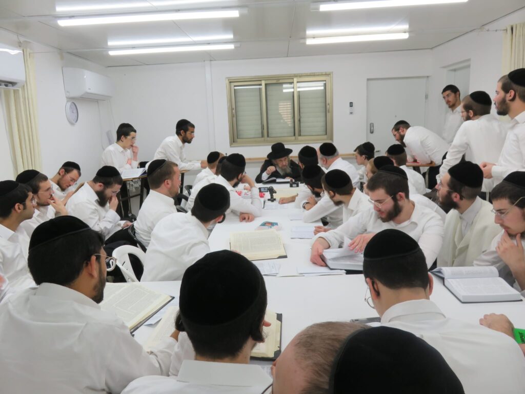 מיד עם חזרתו לישראל: מרן הגר"ד לנדו מסר שיעור בישיבה מיד עם חזרתו לישראל: מרן הגר"ד לנדו מסר שיעור בישיבה