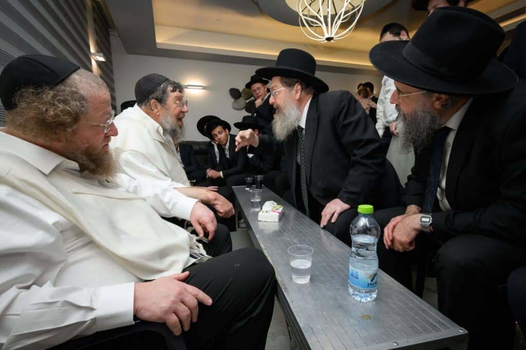 הגרש"ב סורוצקין ישב שבעה על אימו כולם עלו לנחם