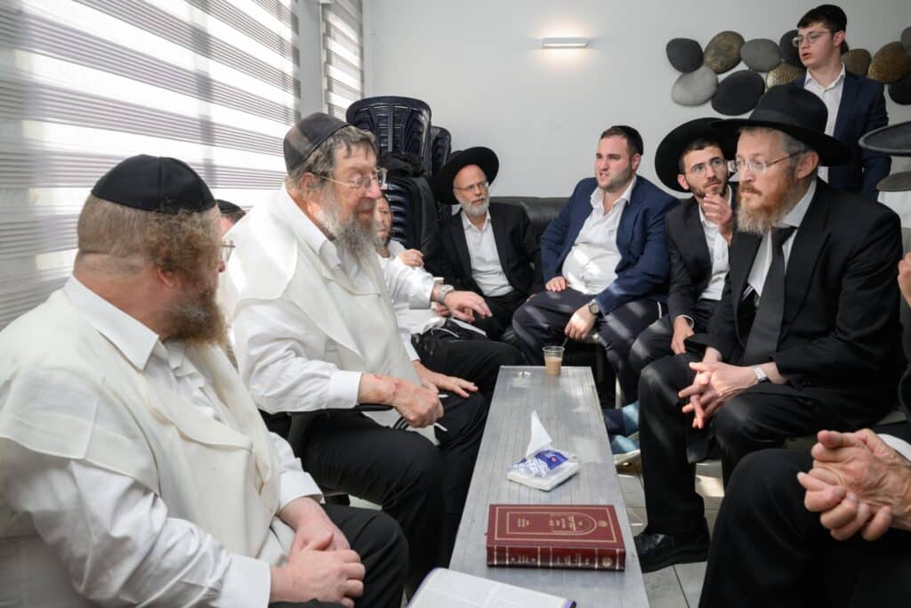 הגרש"ב סורוצקין ישב שבעה על אימו כולם עלו לנחם