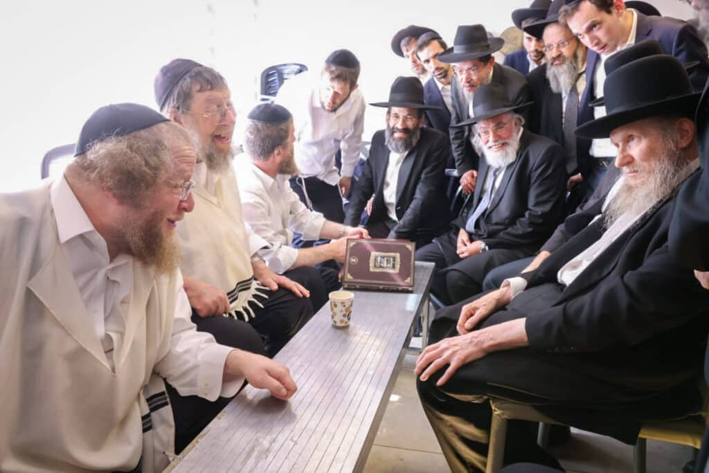 הגרש"ב סורוצקין ישב שבעה על אימו כולם עלו לנחם