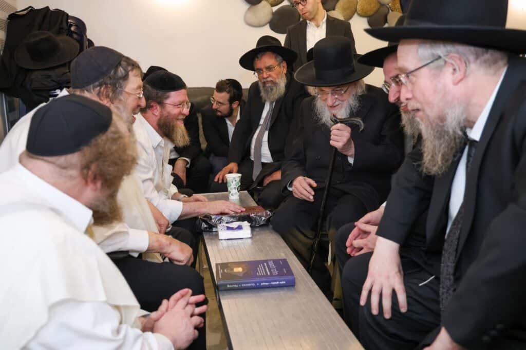 הגרש"ב סורוצקין ישב שבעה על אימו כולם עלו לנחם