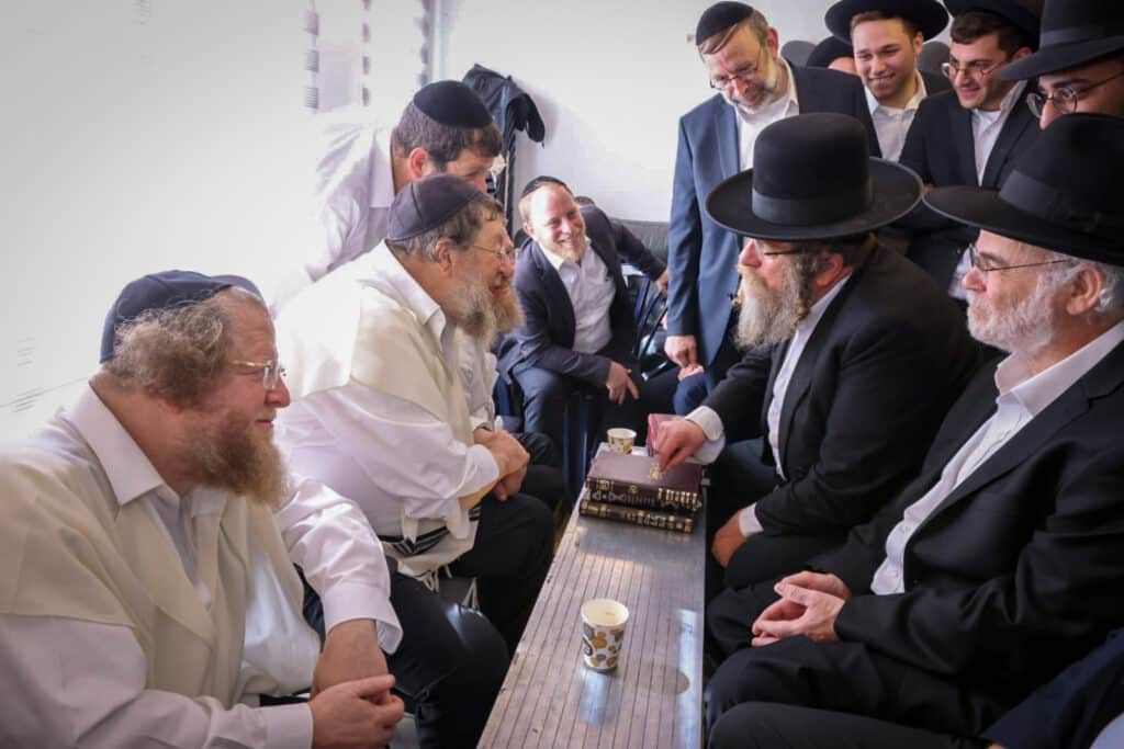 הגרש"ב סורוצקין ישב שבעה על אימו כולם עלו לנחם