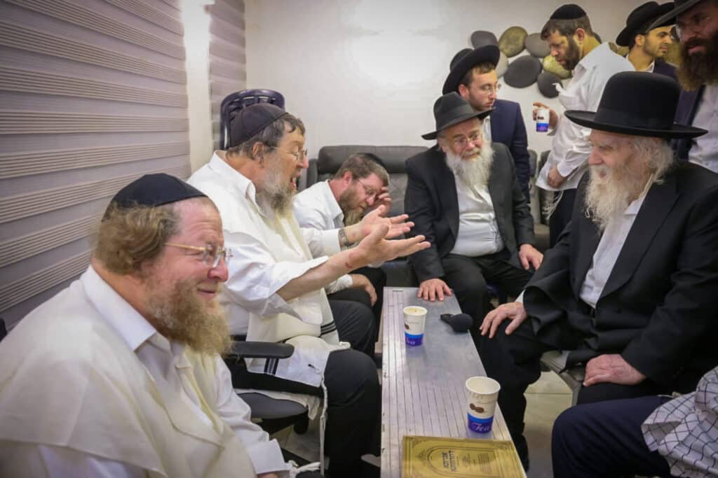 הגרש"ב סורוצקין ישב שבעה על אימו כולם עלו לנחם