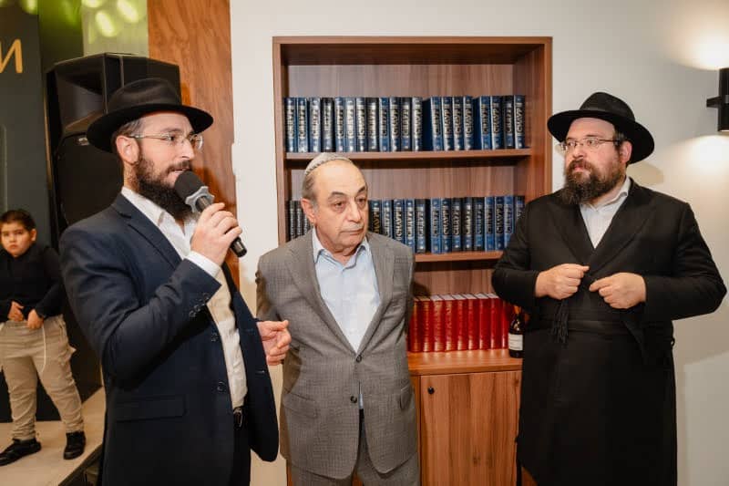 בכפר היוקרתי בפרברי רוסיה הכניסו ספר תורה במעמד חגיגי