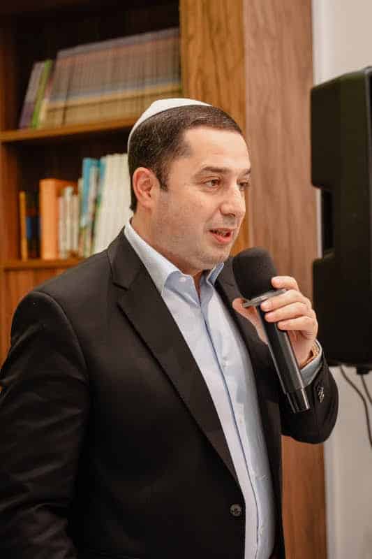 בכפר היוקרתי בפרברי רוסיה הכניסו ספר תורה במעמד חגיגי