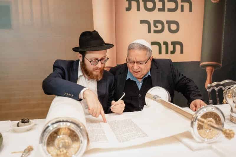 בכפר היוקרתי בפרברי רוסיה הכניסו ספר תורה במעמד חגיגי