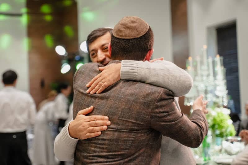 בכפר היוקרתי בפרברי רוסיה הכניסו ספר תורה במעמד חגיגי