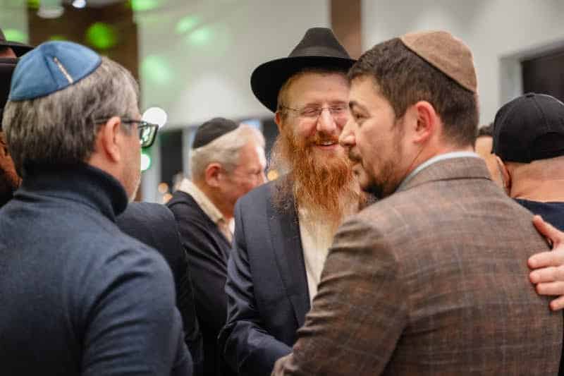 בכפר היוקרתי בפרברי רוסיה הכניסו ספר תורה במעמד חגיגי