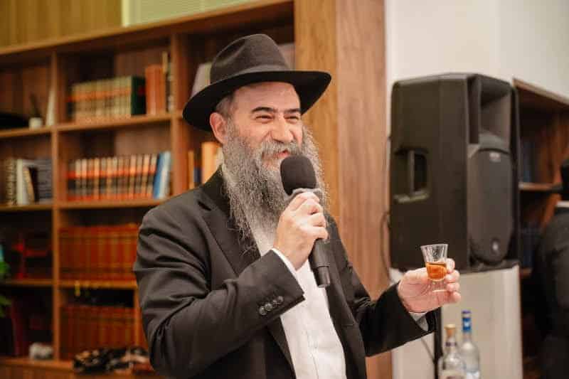 בכפר היוקרתי בפרברי רוסיה הכניסו ספר תורה במעמד חגיגי