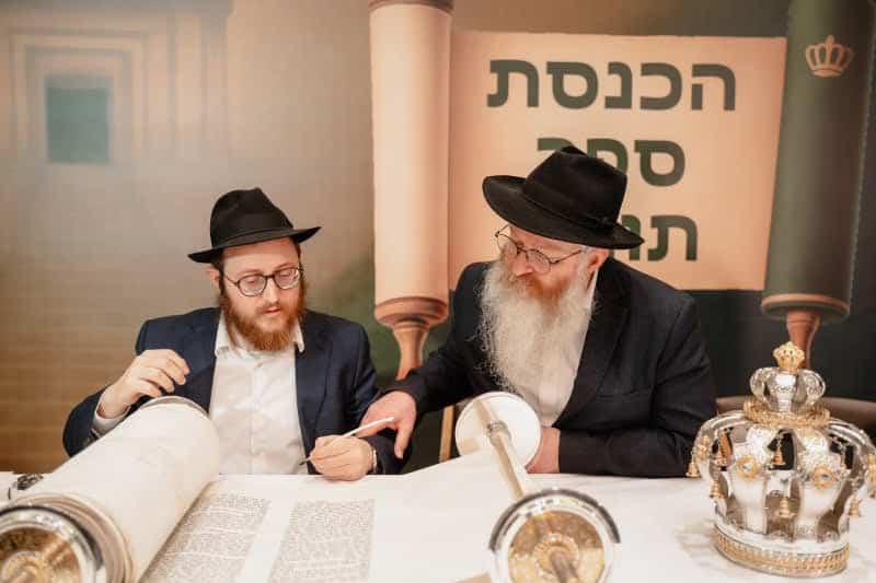 בכפר היוקרתי בפרברי רוסיה הכניסו ספר תורה במעמד חגיגי