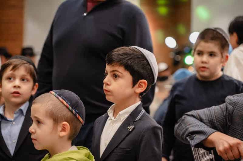 בכפר היוקרתי בפרברי רוסיה הכניסו ספר תורה במעמד חגיגי