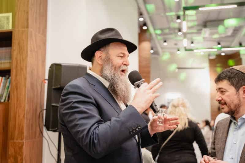 בכפר היוקרתי בפרברי רוסיה הכניסו ספר תורה במעמד חגיגי