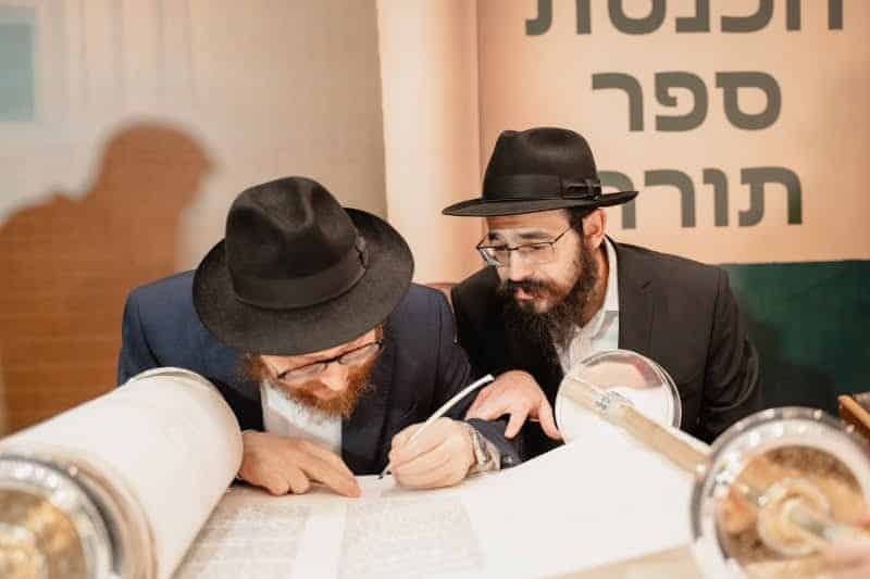 בכפר היוקרתי בפרברי רוסיה הכניסו ספר תורה במעמד חגיגי