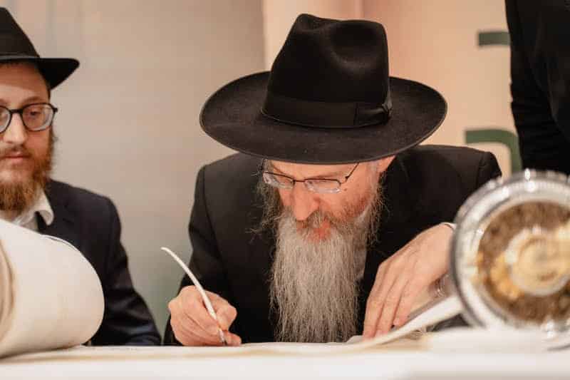 בכפר היוקרתי בפרברי רוסיה הכניסו ספר תורה במעמד חגיגי