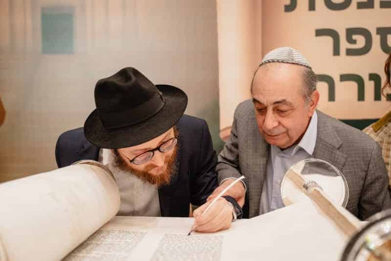 בכפר היוקרתי בפרברי רוסיה הכניסו ספר תורה במעמד חגיגי