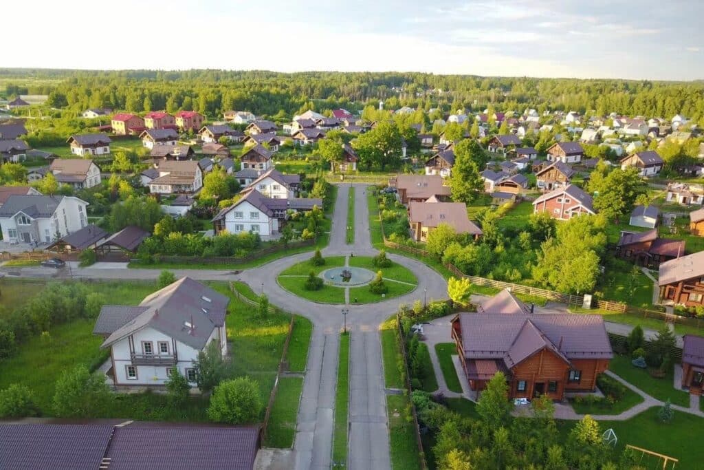 בכפר היוקרתי בפרברי רוסיה הכניסו ספר תורה במעמד חגיגי