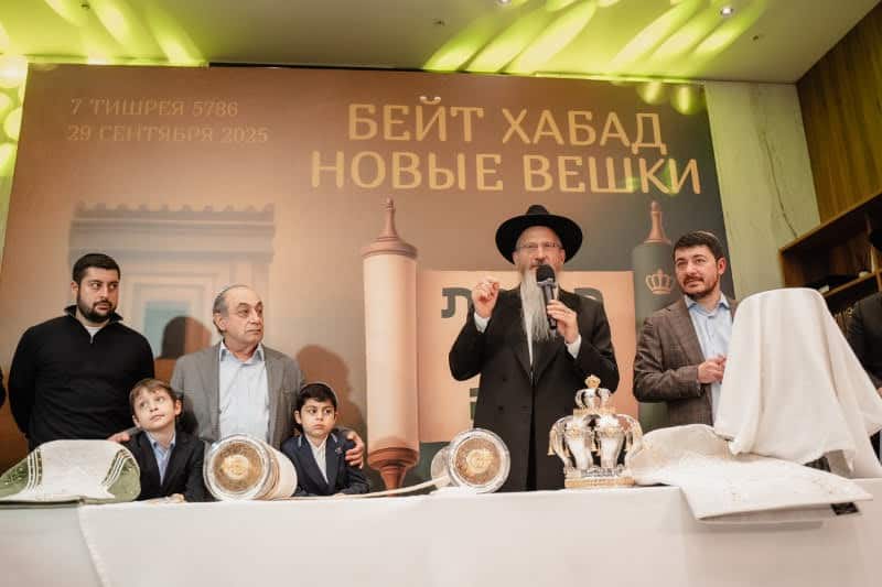 בכפר היוקרתי בפרברי רוסיה הכניסו ספר תורה במעמד חגיגי