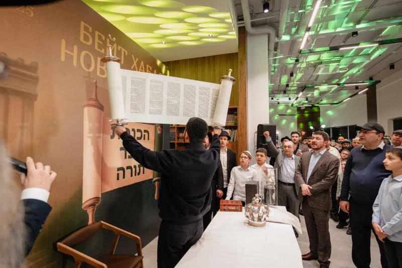 בכפר היוקרתי בפרברי רוסיה הכניסו ספר תורה במעמד חגיגי