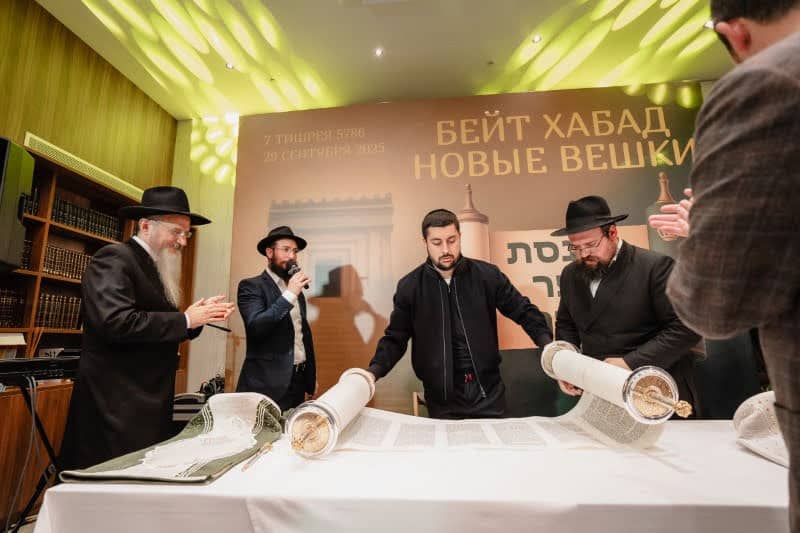 בכפר היוקרתי בפרברי רוסיה הכניסו ספר תורה במעמד חגיגי