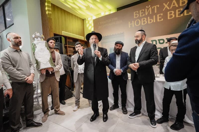 בכפר היוקרתי בפרברי רוסיה הכניסו ספר תורה במעמד חגיגי