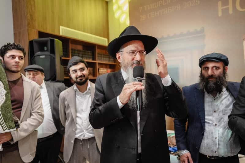 בכפר היוקרתי בפרברי רוסיה הכניסו ספר תורה במעמד חגיגי